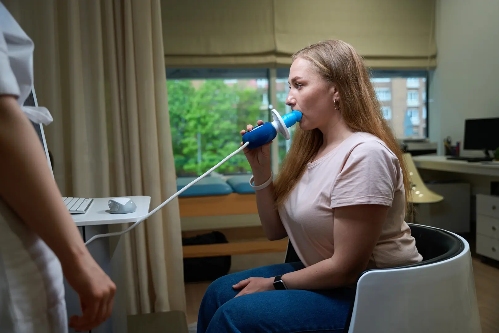 female-employee-of-fitness-clinic-doing-diagnostic-2025-03-09-04-27-36-utc